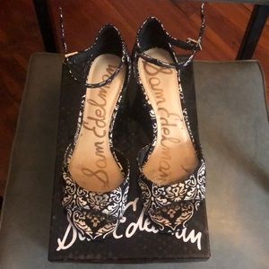 Sam Edelman Susie Black/Gold embroidered sandal